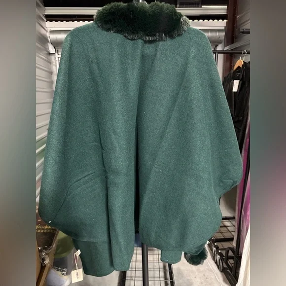 Fadivo | FAUX FUR COLLAR REVERSIBLE PONCHO - Picture 3 of 4